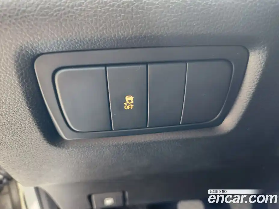 SsangYong Korando 2015 2.0 Механическая в Москве № 589466, фото 13