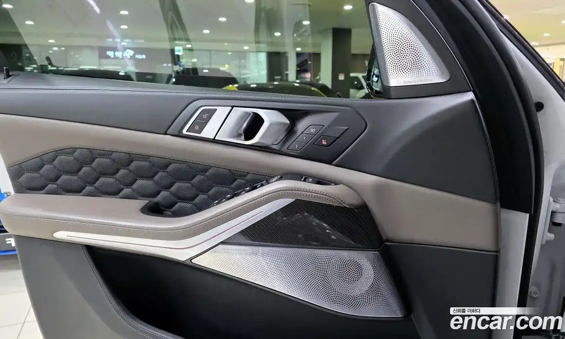 BMW X5M 2022 4.4 Автомат в Москве № 591236, фото 17