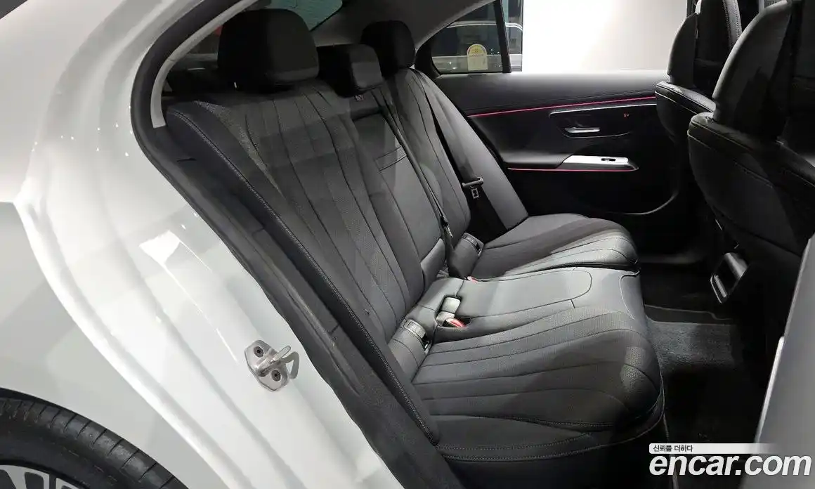 Mercedes-Benz E-Class 2025 2.0 Автомат в Москве № 592038, фото 12