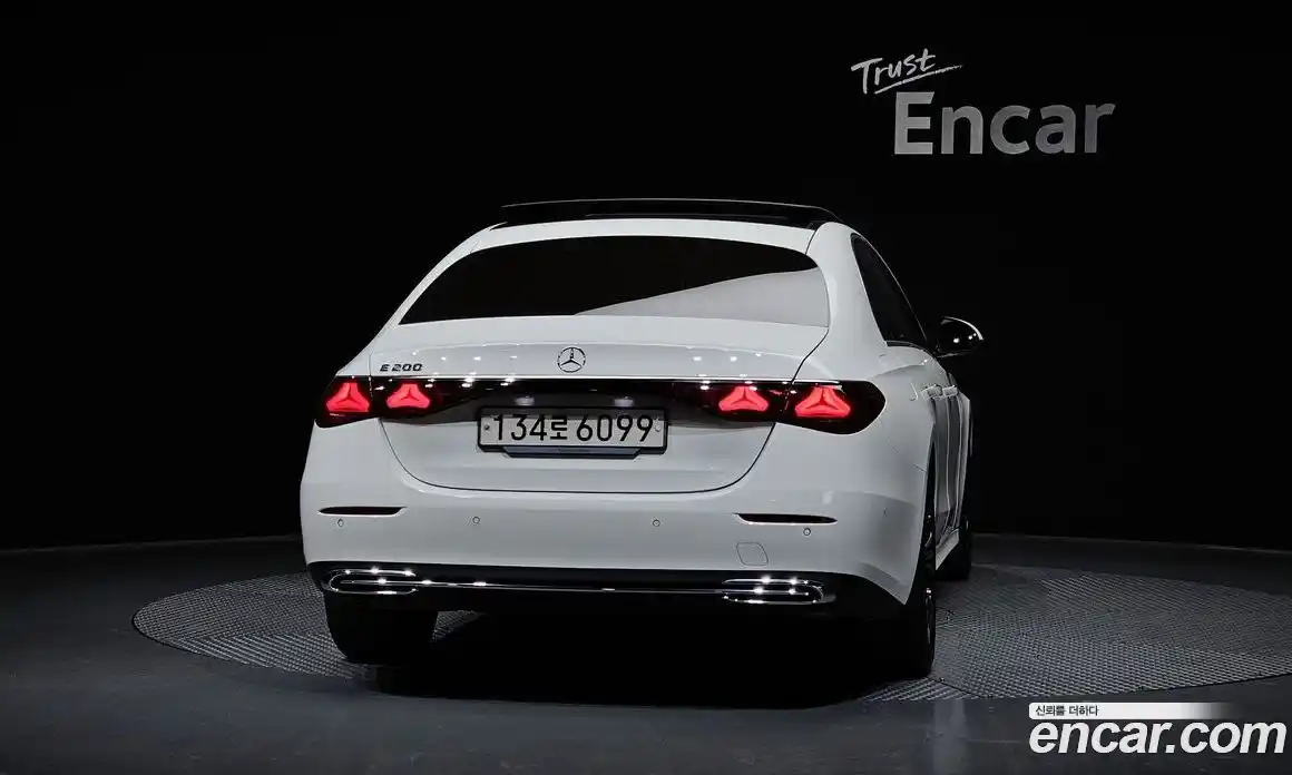 Mercedes-Benz E-Class 2025 2.0 Автомат в Москве № 592038, фото 4