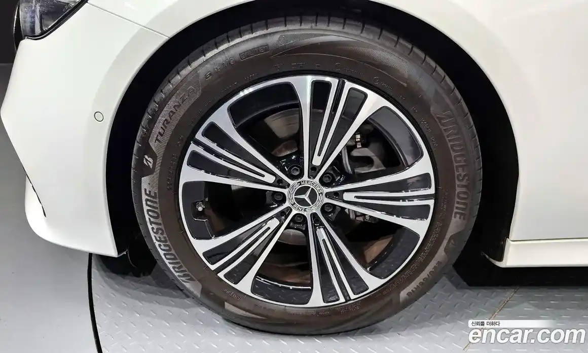 Mercedes-Benz E-Class 2025 2.0 Автомат в Москве № 592038, фото 5