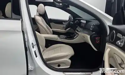 Mercedes-Benz E-Class 2022 2.0 Автомат в Москве № 592047, миниатюра 9