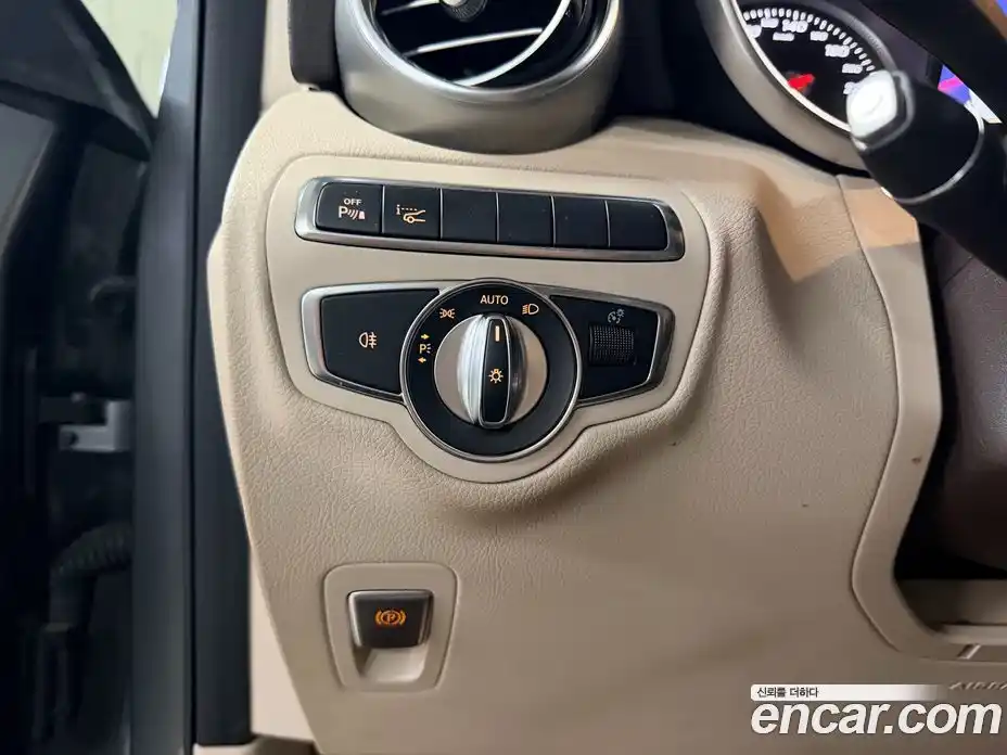 Mercedes-Benz GLC-Class 2018 2.1 Автомат в Москве № 592302, фото 19