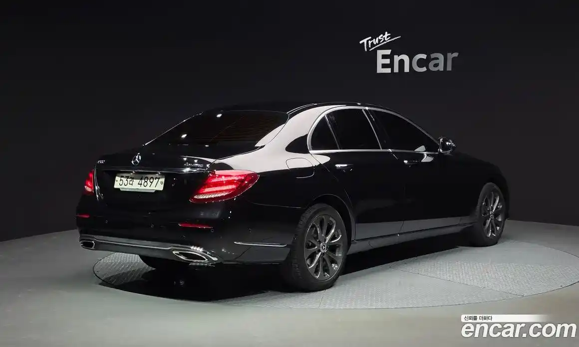 Mercedes-Benz E-Class 2019 2.0 Автомат в Москве № 592409, фото 2