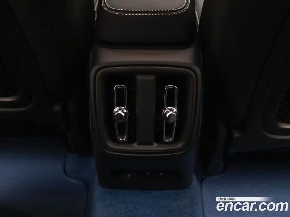 Volvo XC40 2024 Автомат в Москве № 593865, фото 16