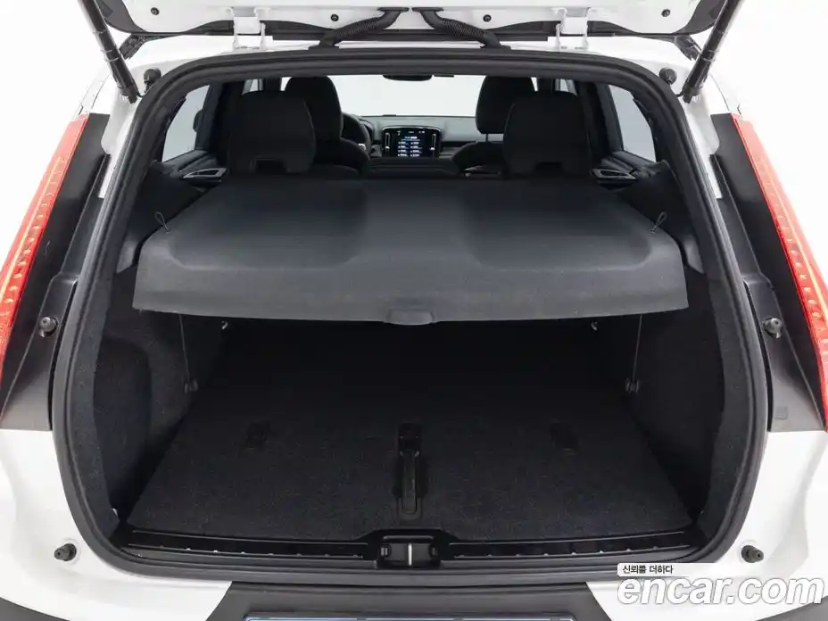 Volvo XC40 2024 Автомат в Москве № 593865, фото 17