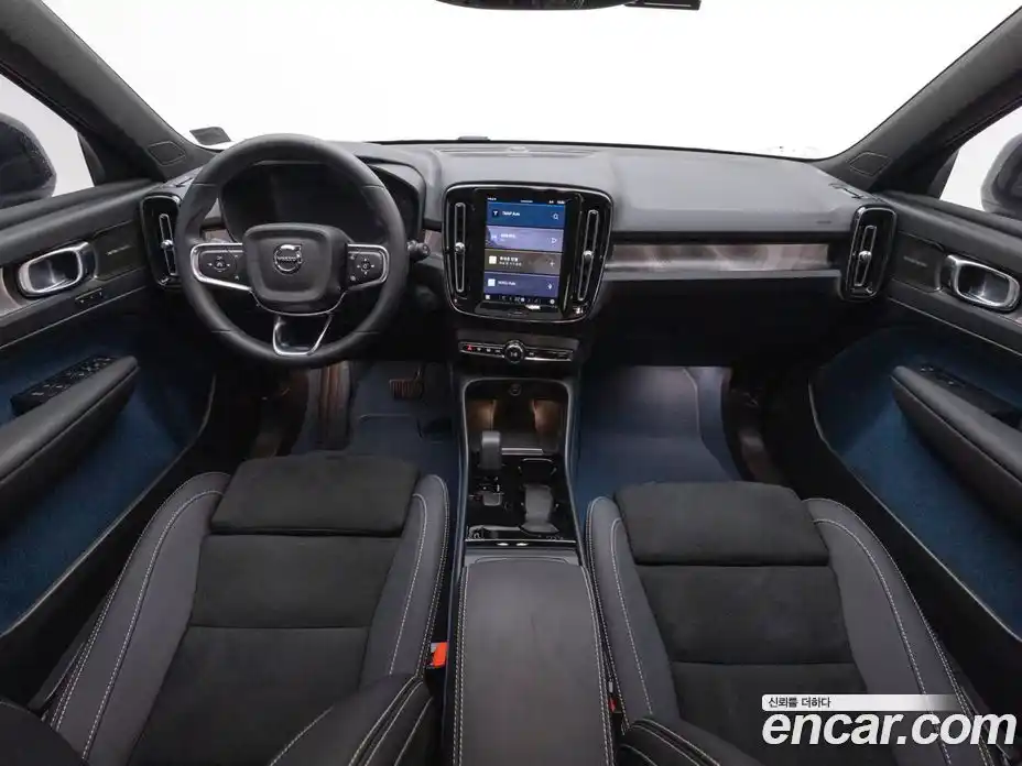 Volvo XC40 2024 Автомат в Москве № 593865, фото 7