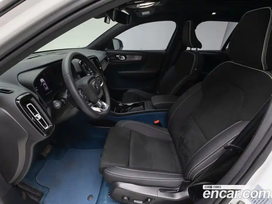 Volvo XC40 2024 Автомат в Москве № 593865, фото 9