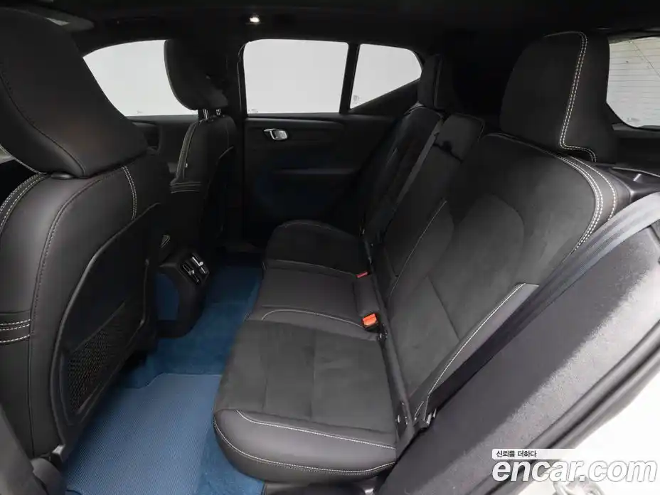 Volvo XC40 2024 Автомат в Москве № 593865, фото 10