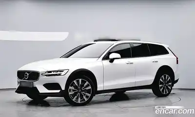 Volvo V60 2023 2.0 Автомат в Москве № 593881, миниатюра 3