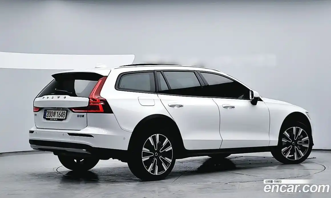 Volvo V60 2023 2.0 Автомат в Москве № 593881, фото 4