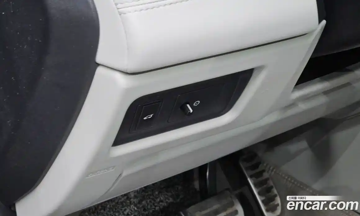 Land Rover Discovery Sport 2017 2.0 Автомат в Москве № 594766, фото 14