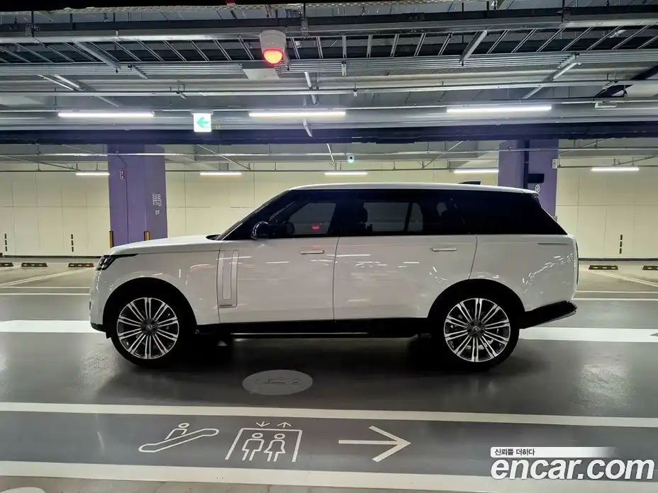 Land Rover Range-Rover 2023 4.4 Автомат в Москве № 594877, фото 18