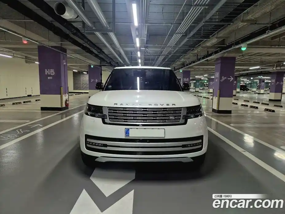 Land Rover Range-Rover 2023 4.4 Автомат в Москве № 594877, фото 3