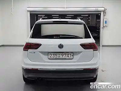 Volkswagen Tiguan 2020 2.0 Автомат в Москве № 607434, миниатюра 3