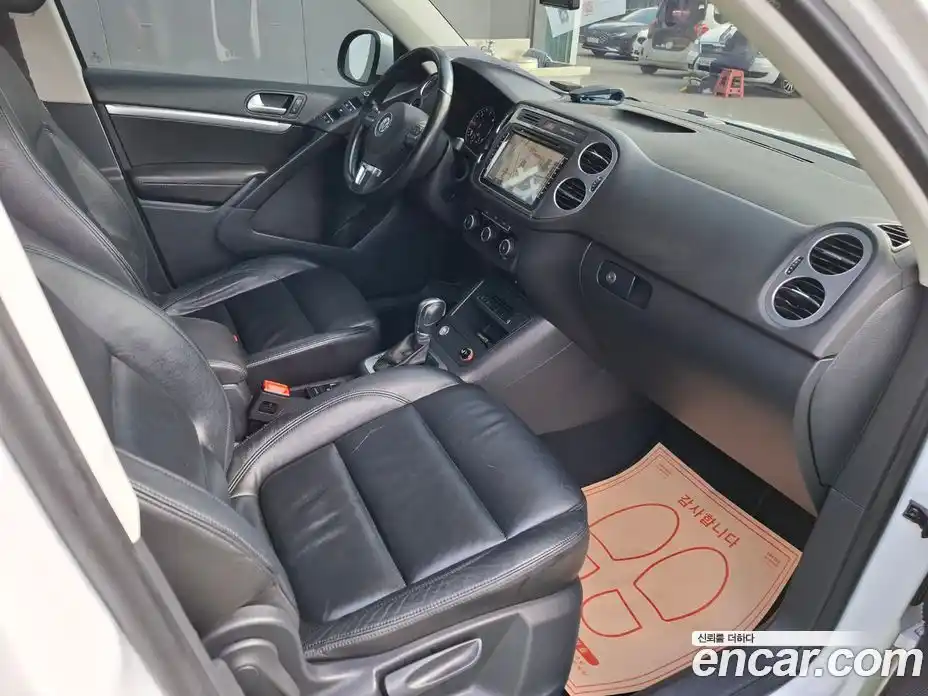 Volkswagen Tiguan 2015 2.0 Автомат в Москве № 607667, фото 9