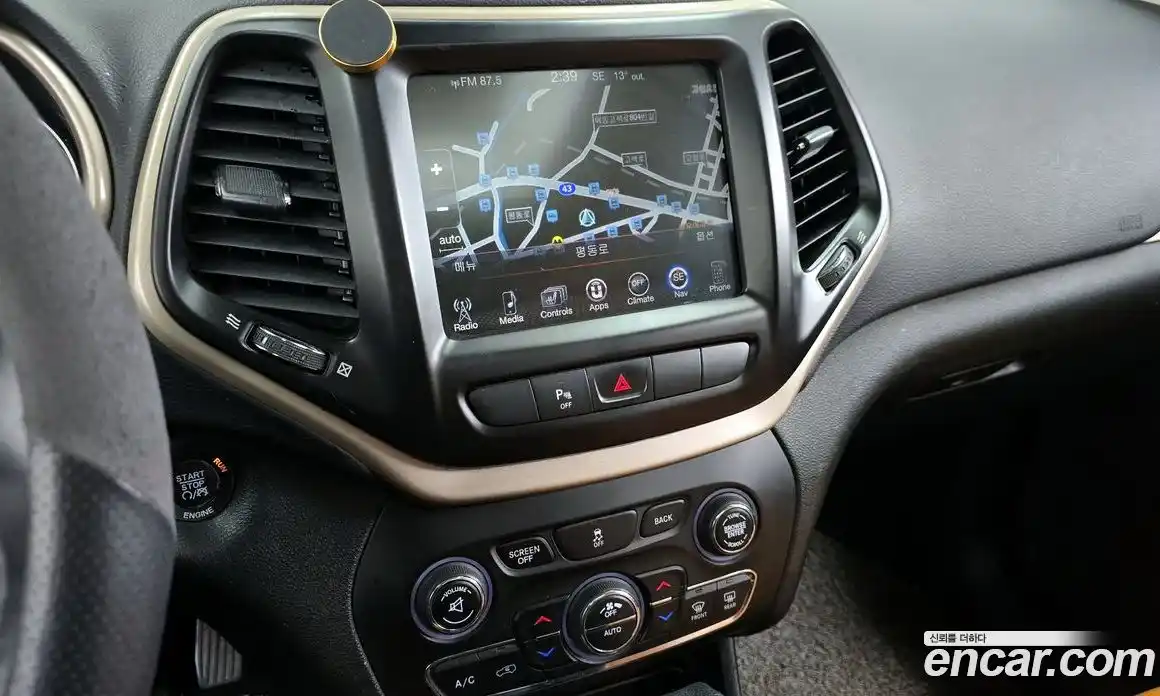 Jeep Cherokee 2015 2.4 Автомат в Москве № 609777, фото 14