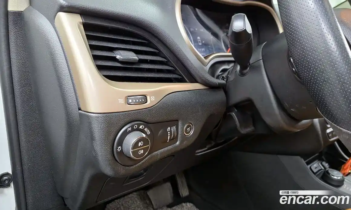 Jeep Cherokee 2015 2.4 Автомат в Москве № 609777, фото 17