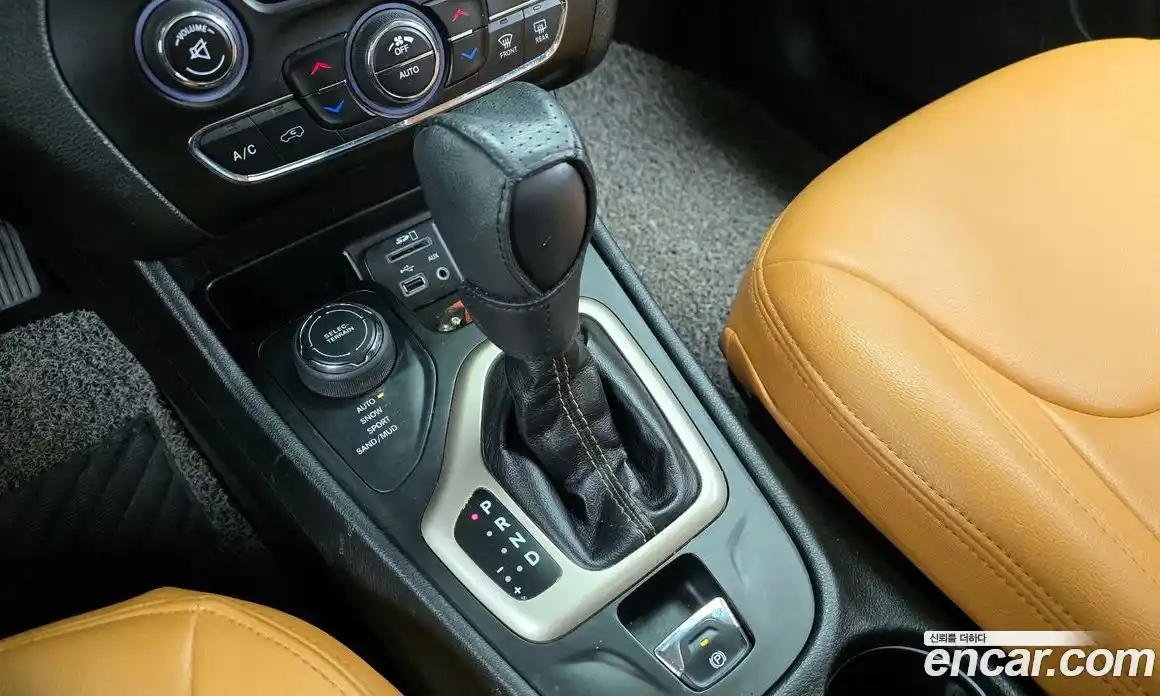 Jeep Cherokee 2015 2.4 Автомат в Москве № 609777, фото 9