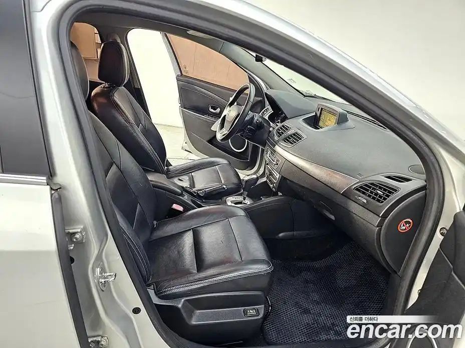 Renault SM3 2010 1.6 Автомат в Москве № 619816, фото 11