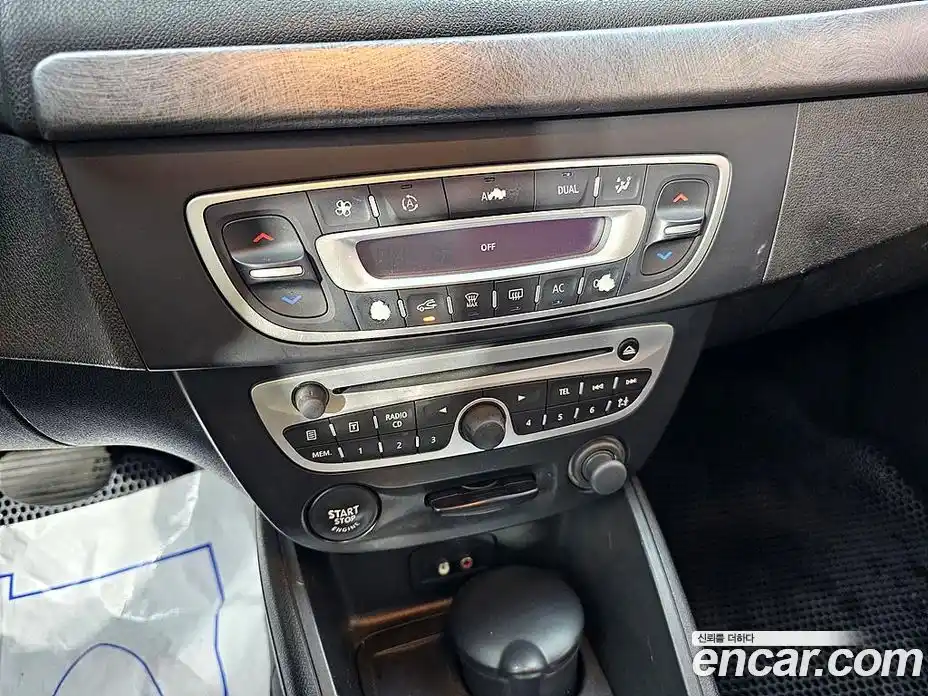 Renault SM3 2010 1.6 Автомат в Москве № 619816, фото 17