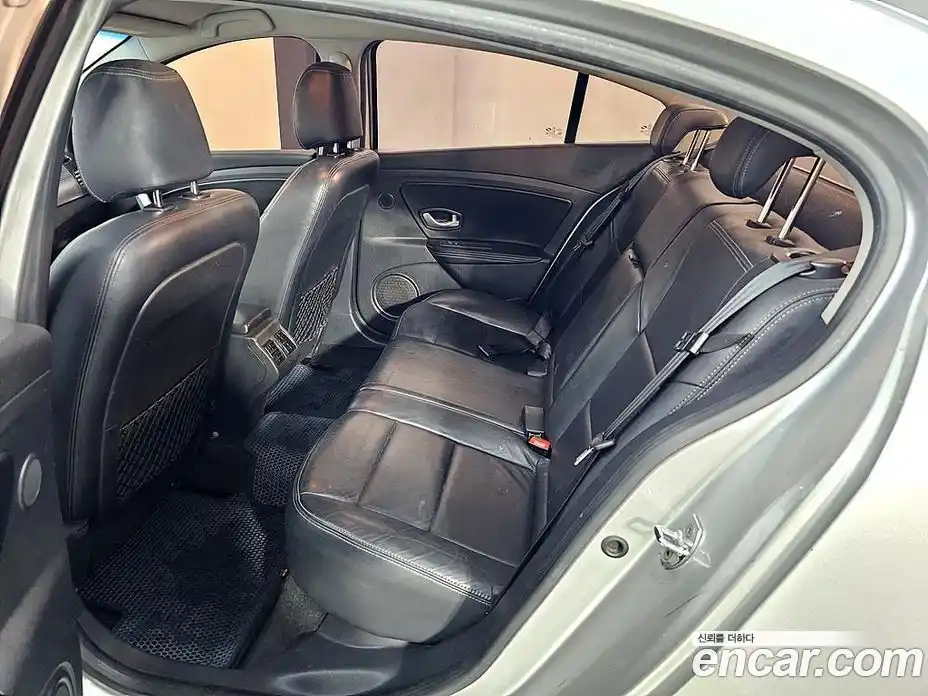 Renault SM3 2010 1.6 Автомат в Москве № 619816, фото 9