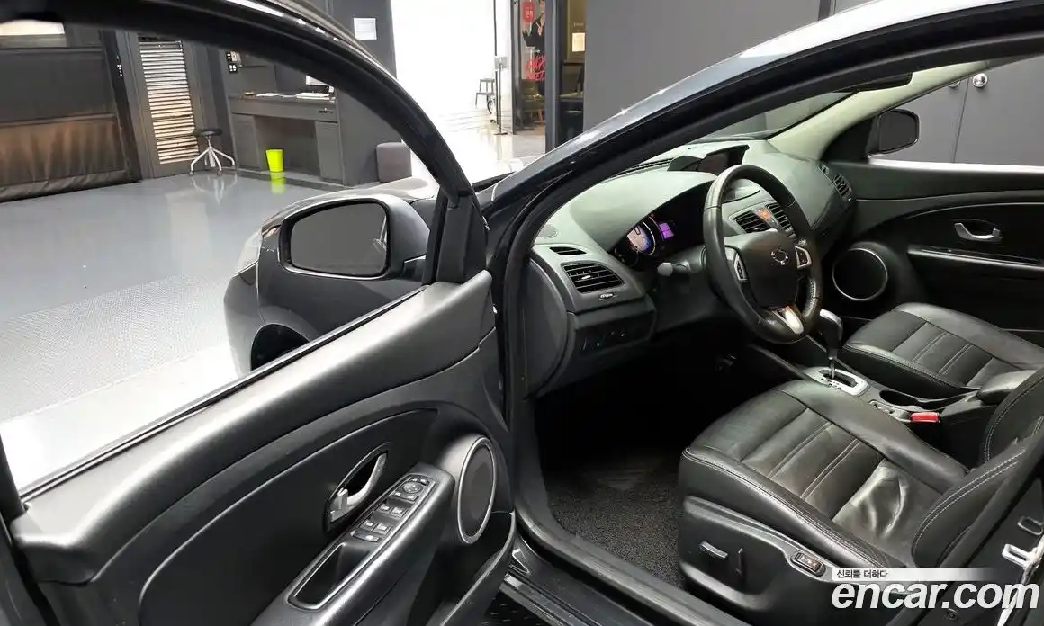 Renault SM3 2014 1.6 Автомат в Москве № 620192, фото 11