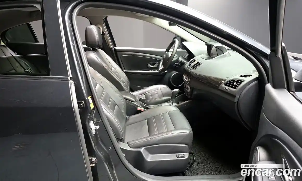 Renault SM3 2014 1.6 Автомат в Москве № 620192, фото 10