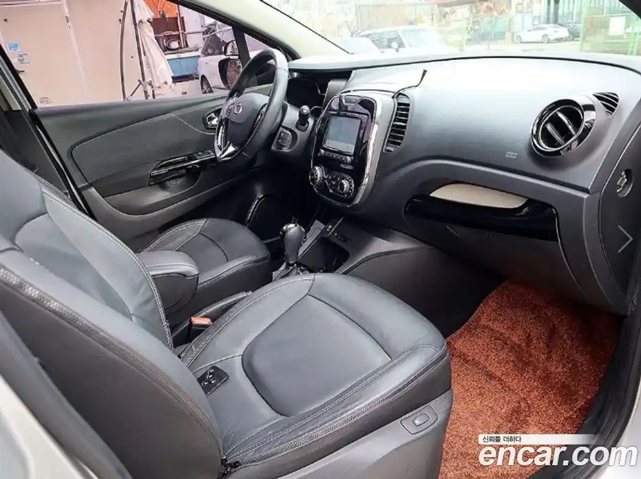 Renault QM3 2015 1.5 Автомат в Москве № 620275, фото 13