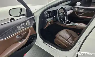 Mercedes-Benz E-Class 2022 2.0 Автомат в Москве № 623361, миниатюра 11