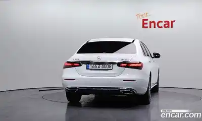 Mercedes-Benz E-Class 2022 2.0 Автомат в Москве № 623361, миниатюра 4