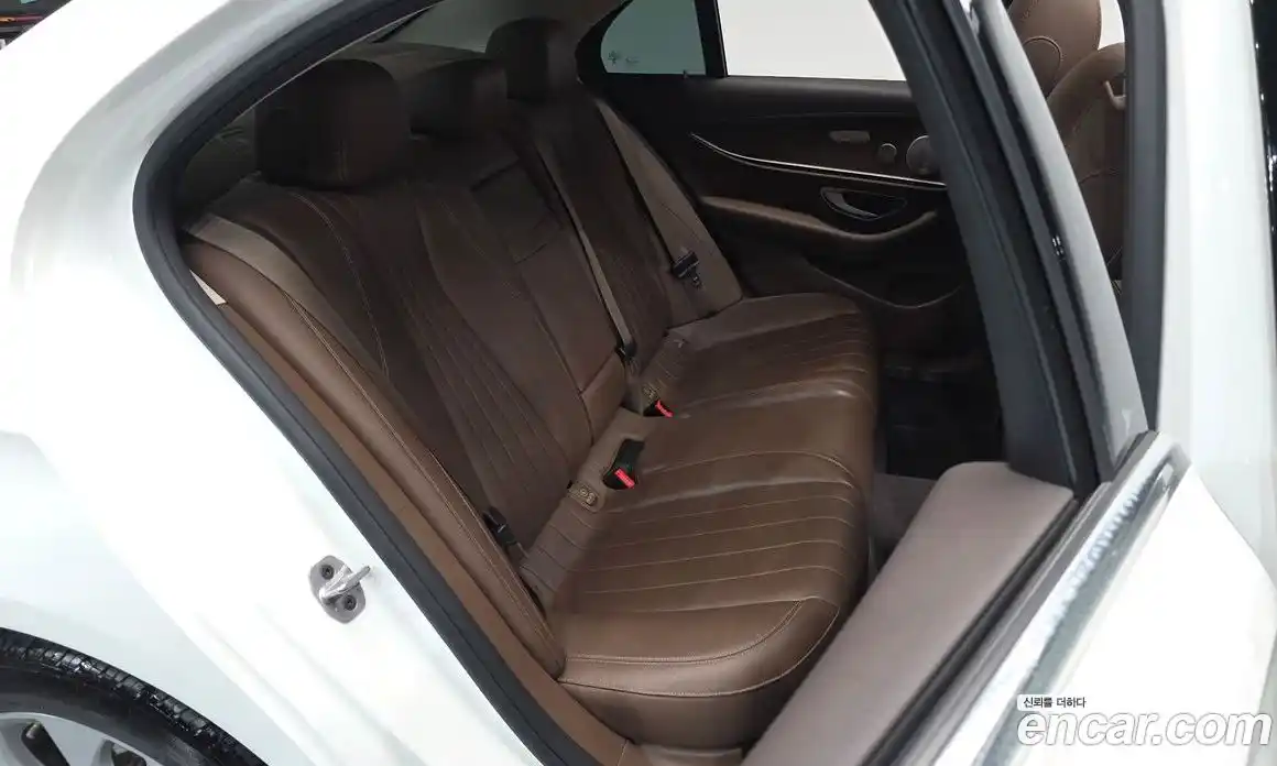 Mercedes-Benz E-Class 2019 2.0 Автомат в Москве № 623920, фото 12