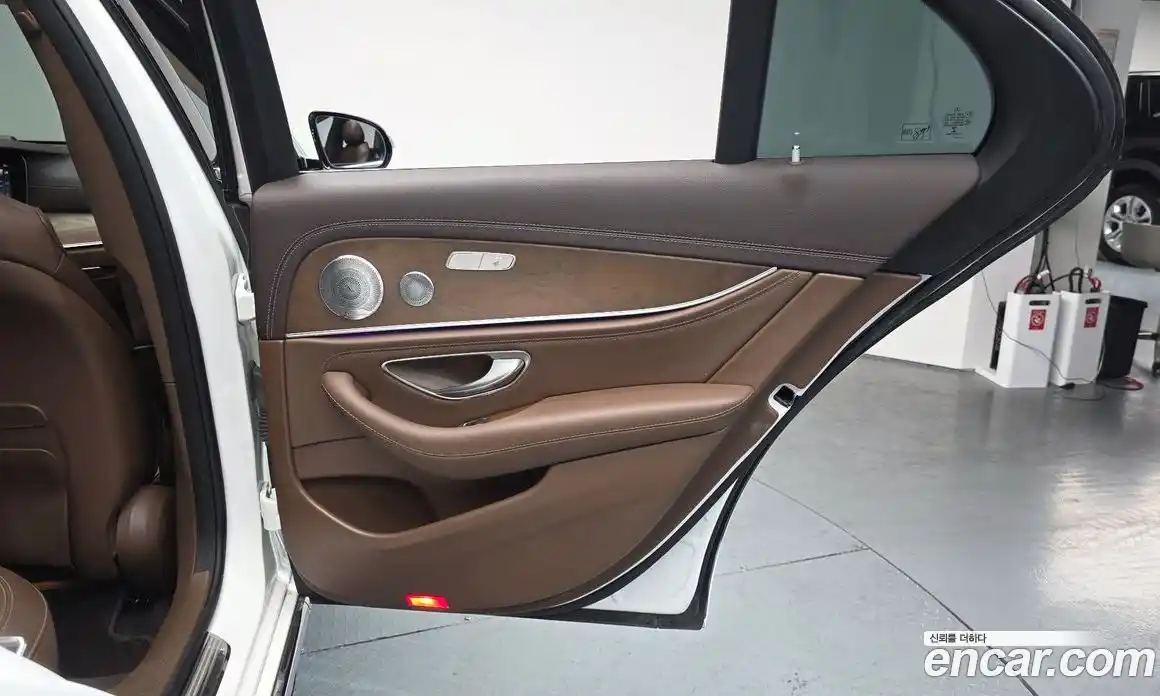 Mercedes-Benz E-Class 2019 2.0 Автомат в Москве № 623920, фото 16