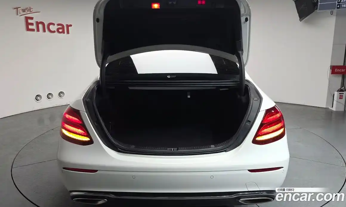 Mercedes-Benz E-Class 2019 2.0 Автомат в Москве № 623920, фото 20