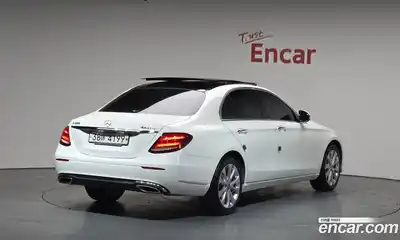 Mercedes-Benz E-Class 2019 2.0 Автомат в Москве № 623920, миниатюра 2