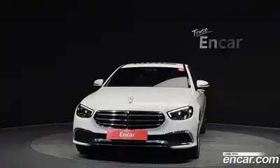 Mercedes-Benz E-Class 2022 2.0 Автомат в Москве № 623925, миниатюра 3