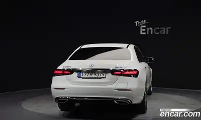 Mercedes-Benz E-Class 2022 2.0 Автомат в Москве № 623925, миниатюра 4