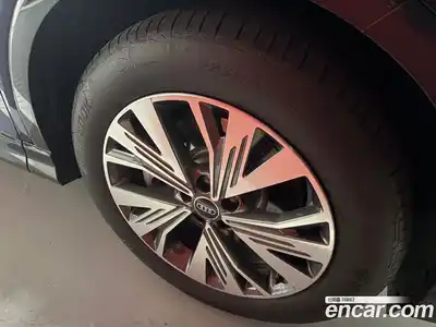 Audi Q4 e-tron 2025 Автомат в Москве № 625874, миниатюра 6