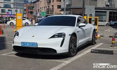 Porsche Taycan, 2023