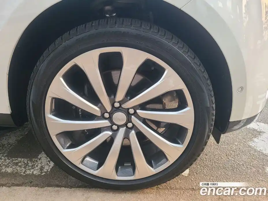 Land Rover Range-Rover 2023 4.4 Автомат в Москве № 627322, фото 14