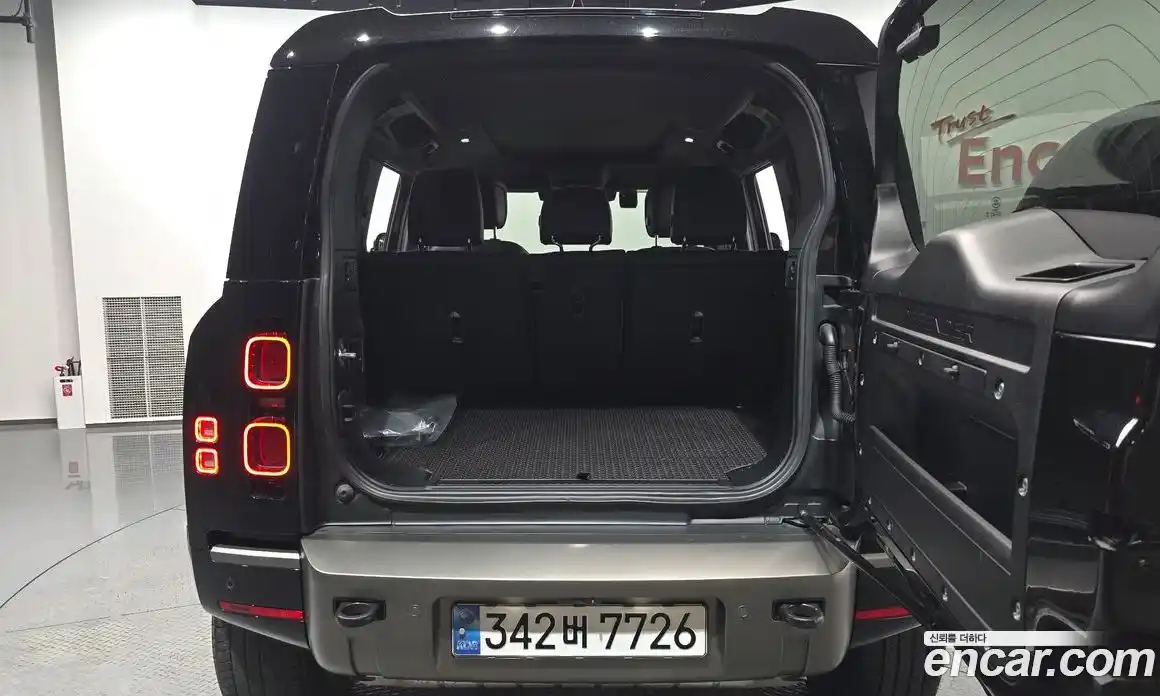 Land Rover Defender 2024 2.0 Автомат в Москве № 627359, фото 19