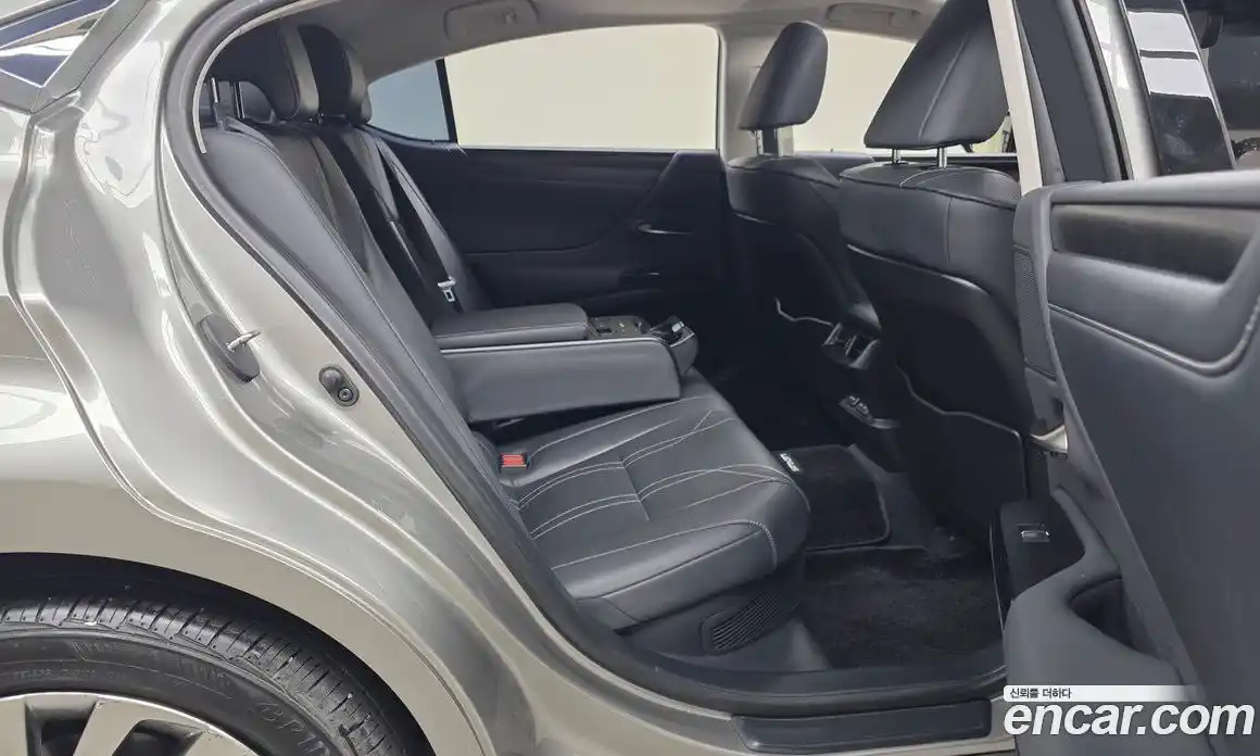 Lexus ES 2023 2.5 Автомат в Москве № 628532, фото 12