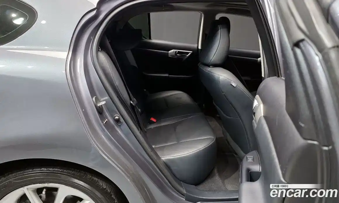 Lexus CT200h 2012 1.8 Автомат в Москве № 628707, фото 11