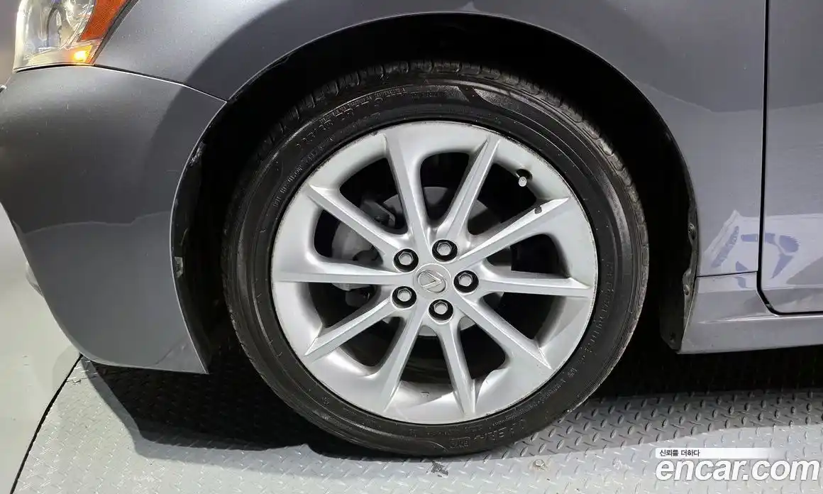 Lexus CT200h 2012 1.8 Автомат в Москве № 628707, фото 4