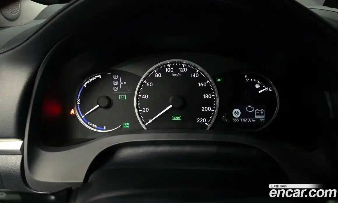 Lexus CT200h 2012 1.8 Автомат в Москве № 628707, фото 7