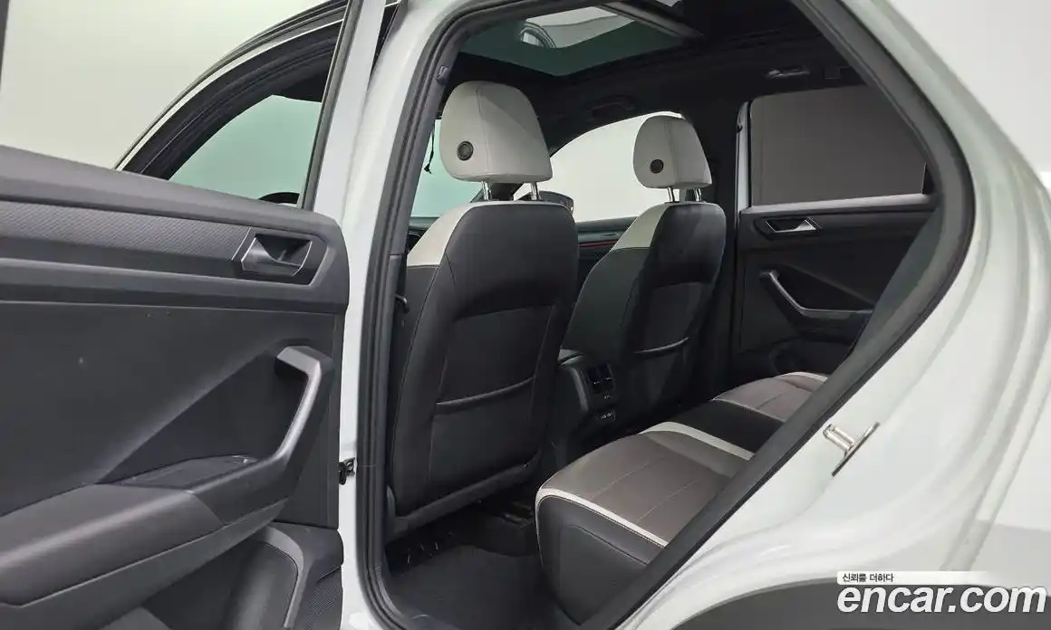 Volkswagen T-Roc 2022 2.0 Автомат в Москве № 628828, фото 17