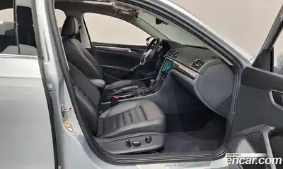 Volkswagen Passat 2018 2.0 Автомат в Москве № 629052, миниатюра 11