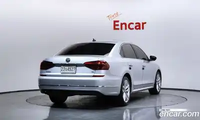 Volkswagen Passat 2018 2.0 Автомат в Москве № 629052, миниатюра 2