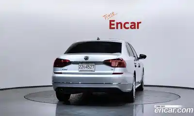 Volkswagen Passat 2018 2.0 Автомат в Москве № 629052, миниатюра 4