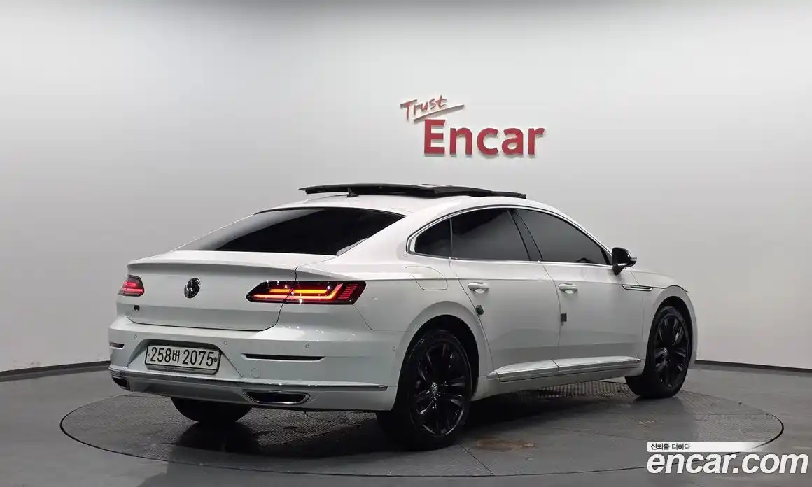 Volkswagen Arteon 2019 2.0 Автомат в Москве № 629064, фото 1